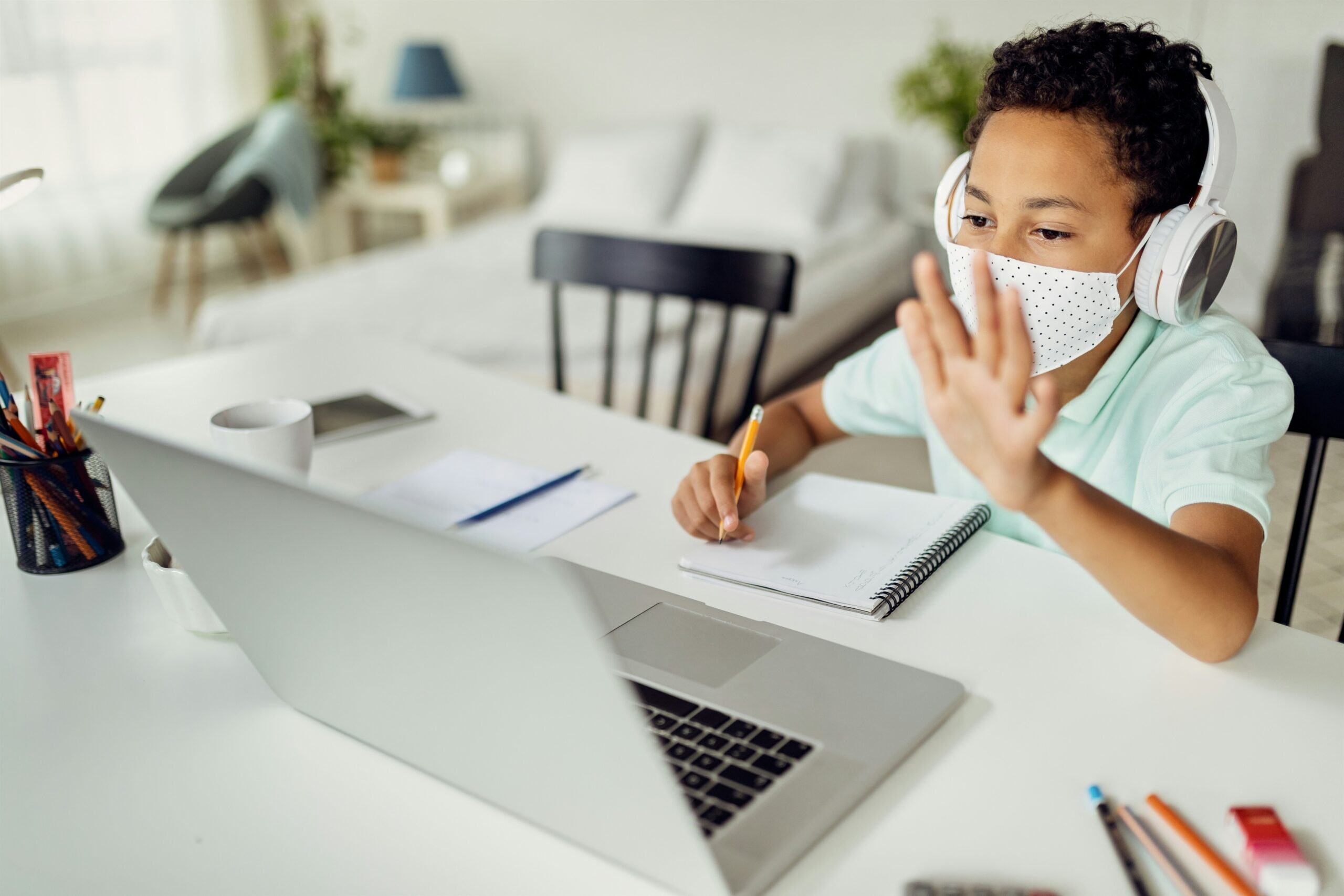 Smart Ways to Handle Online Teaching Challenges in Today’s Digital Classroom